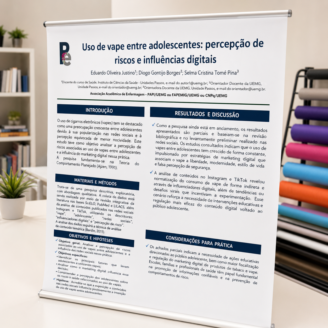 Imagem de Banner em lona 1,20x90 com acabamento em madeira